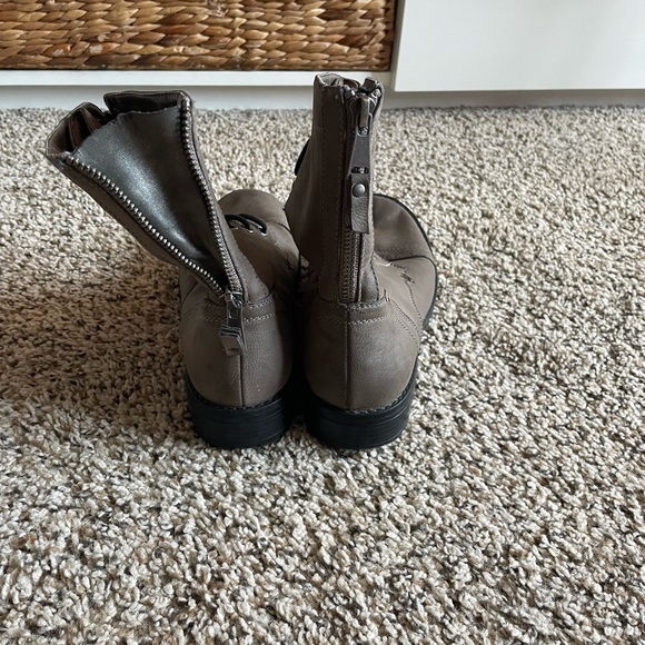 Grey zip up combat boots - Picture 3 of 4